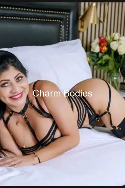 Sarah Douce - Escort Mädchen Versailles