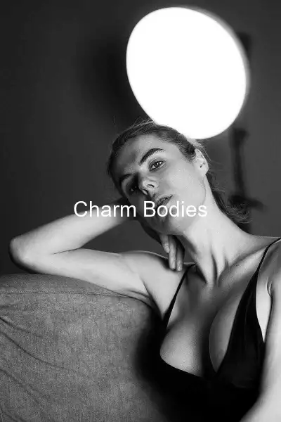 Margot Toulouse - 10