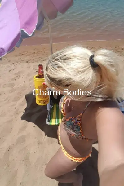 Petite Blonde Thays Completa - 2