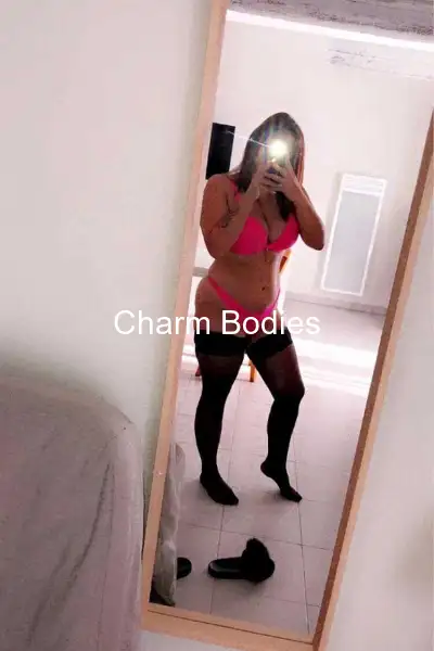 Kenzah Labeurette - Escort Mädchen Lyon