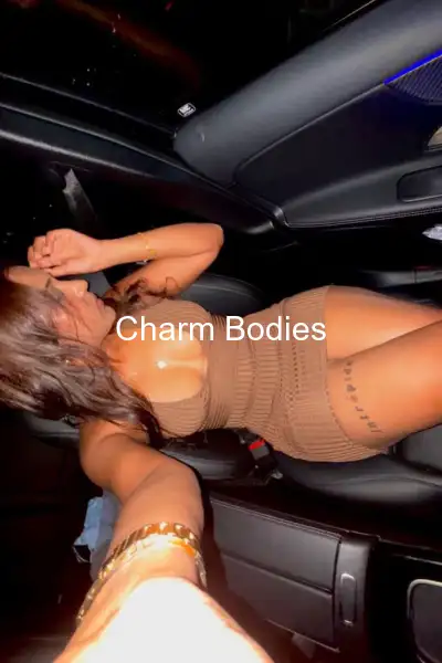 Naveline - Escort Mädchen Lyon