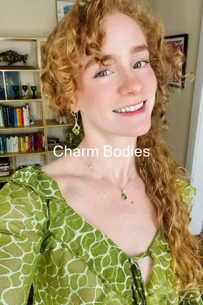 Laurencia - Escort Mädchen Cantal