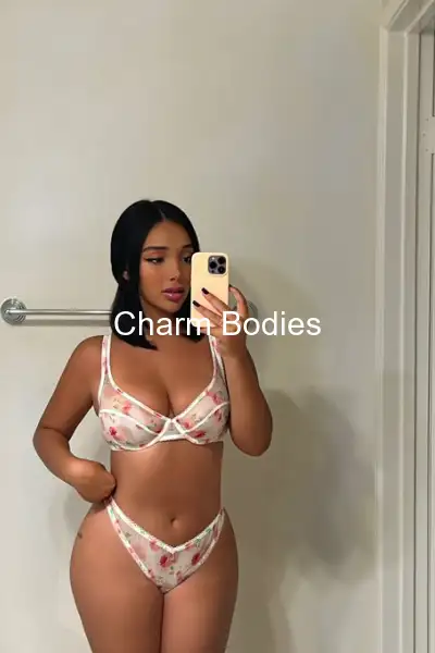 Karley - Escort Mädchen Vannes