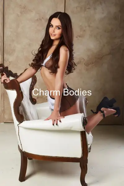 Kamila - Escorte Girl 8éme Arrondissement de Élysée