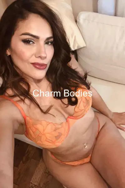 Nia - Escort Mädchen Paris